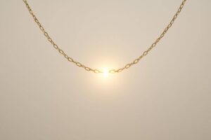 ネックレスが切れるのはスピリチュアルな暗示？隠された意味を解き明かす
