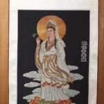 【開運グッズ】上質掛軸 観音菩薩 掛軸 絹掛軸 観音菩薩 風水アイテム 招福 開運グッズ サイズ(大) 掛軸｜掛け軸 送料無料｜価格26,950円・送料のご案内